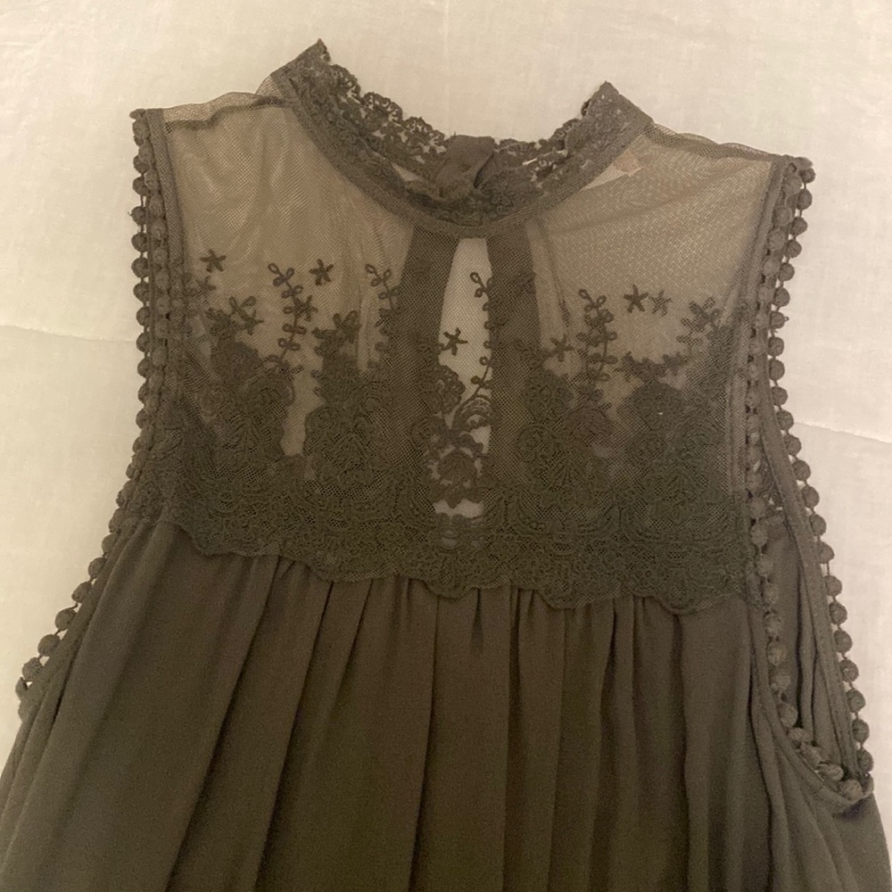 Beautiful design! Army green wide tank